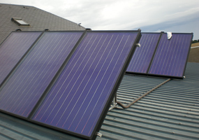 6 Kollektoren zur Heizungsunterstützung aufgeständert